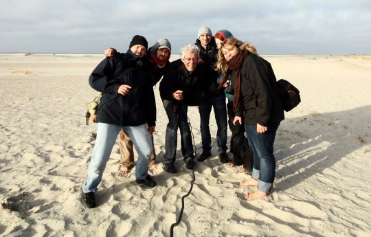 Gruppenfoto Menschen mittleren Alters am Strand